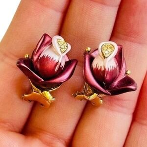 VTG Carucci rose earrings flower enamel crystal rhinestone Jeweled Regency gold